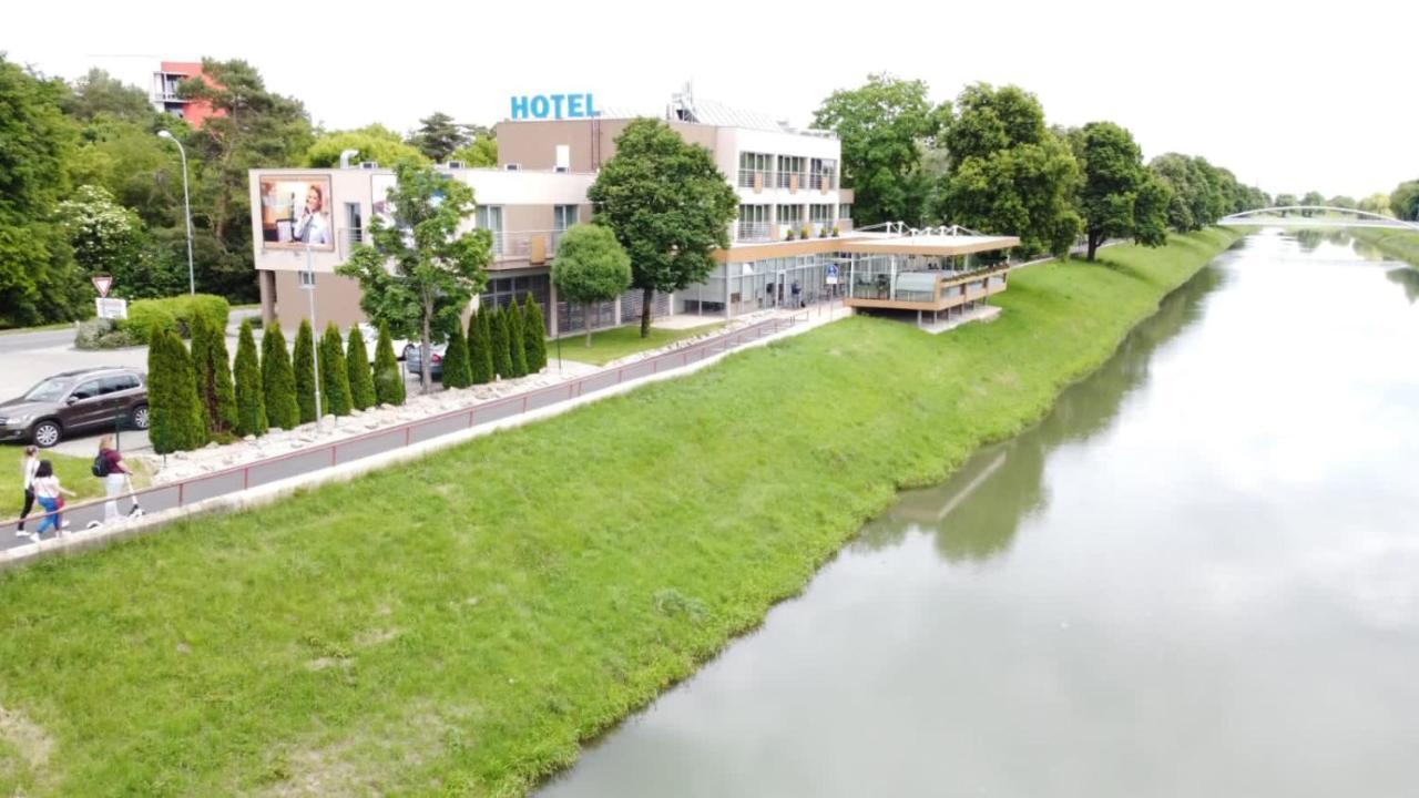 Hotel River Нитра Екстериор снимка