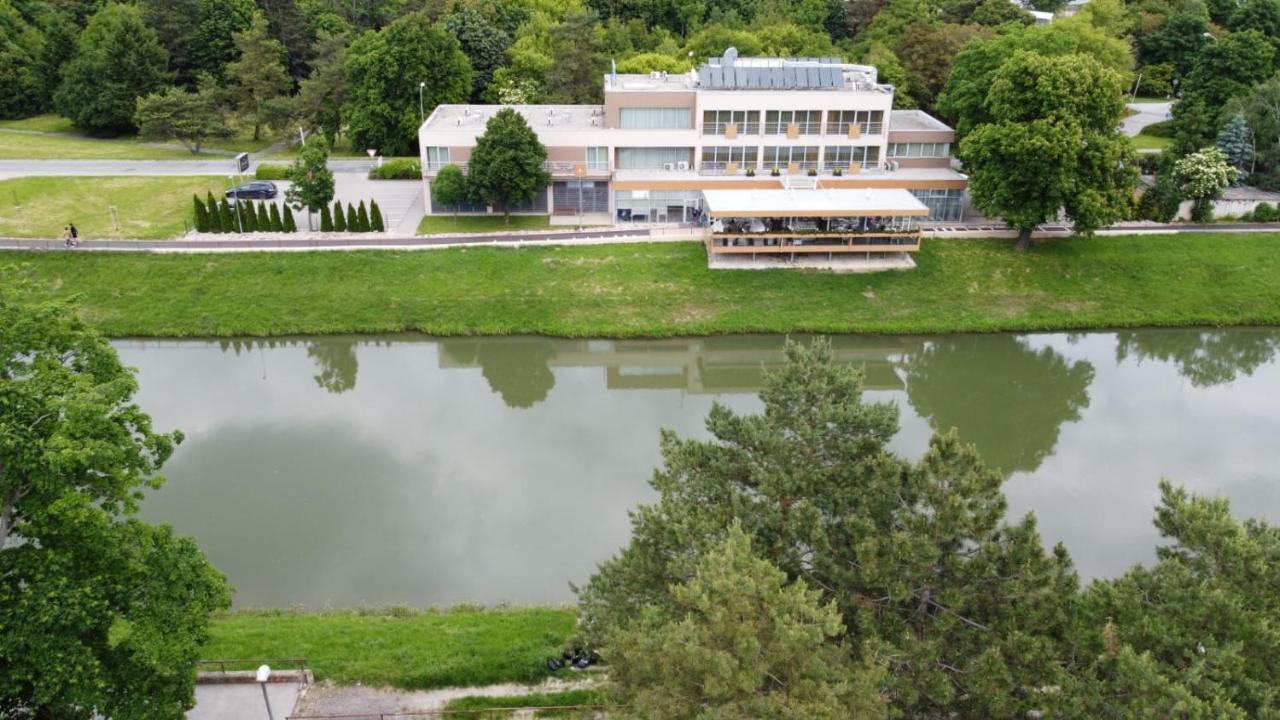 Hotel River Нитра Екстериор снимка
