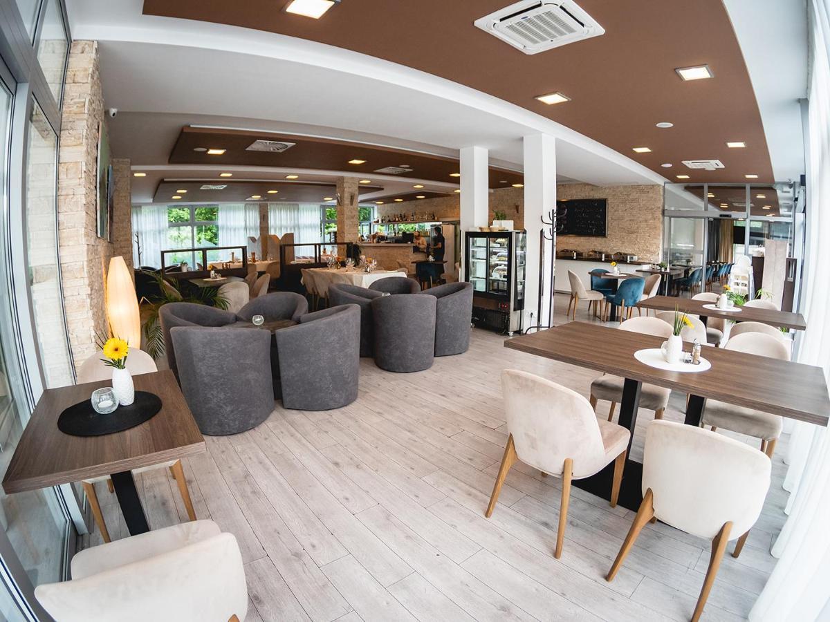 Hotel River Нитра Екстериор снимка